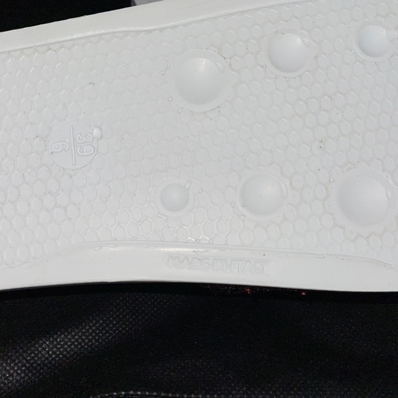 Valentino slides excellent condition NWOT never worn. Size 9 /39 comes with DB - Picture 6 of 6